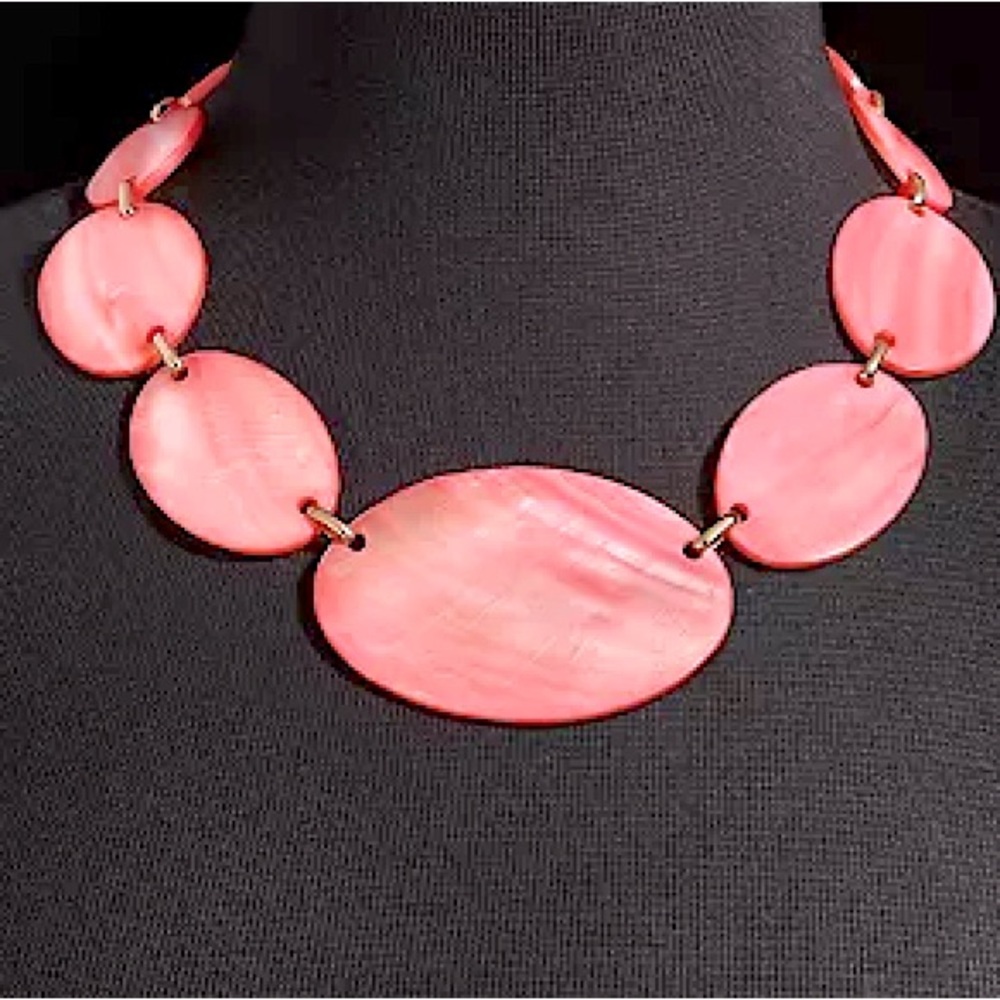 NWT New Macy’s Style & Co Pink Rivershell Gold-Tone Statement Necklace 18.5”